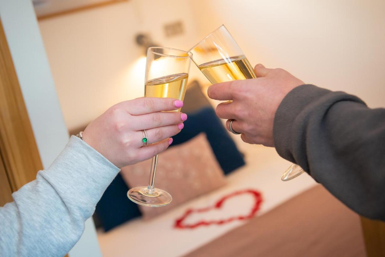Bonnie Barns - Adults Only Luxury Lodges With Hot Tubs Luss Eksteriør billede
